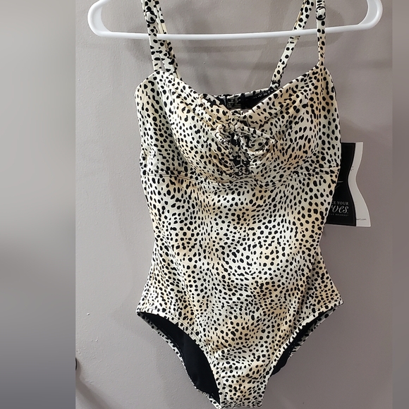 Embrace Your Curves Leopard Print Women's One Piece Swimsuit. Sz M New With Tags - Picture 4 of 7